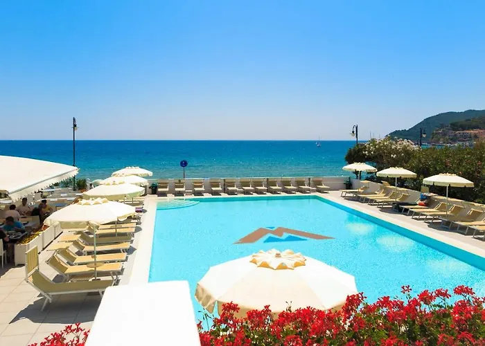 Montecristo 4* مارينا دي كامبو